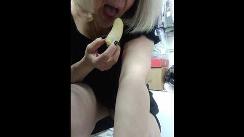 Media: mery8poppins Bongacams 2023-08-31 07:06:00