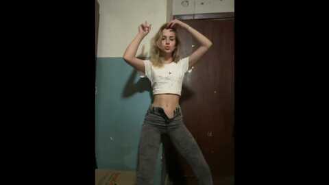 Media: _molly_mae_ Bongacams 2023-09-04 18:34:00