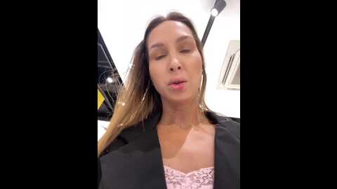Media: hothoneybabe Bongacams 2023-09-30 01:26:00