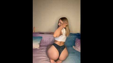 Media: myr_kiss Bongacams 2023-10-07 13:30:00