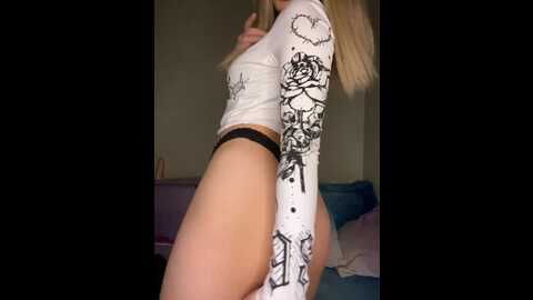 Media: myr_kiss Bongacams 2023-11-04 18:24:00