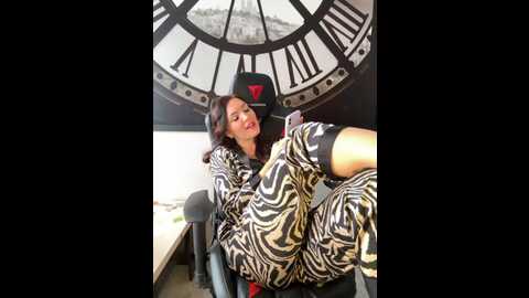 Media: divora Bongacams 2023-11-07 07:12:00