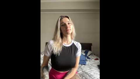 Media: vik1one1 Bongacams 2023-11-08 06:44:00