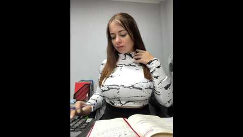 Media: 17alisa1717 Bongacams 2023-11-14 10:10:00