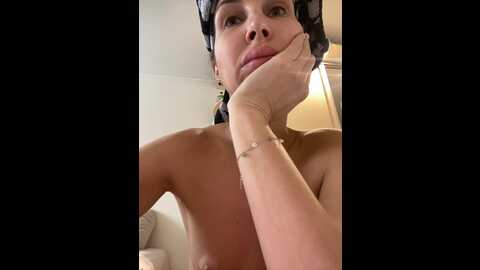 Media: hothoneybabe Bongacams 2023-11-17 02:12:00