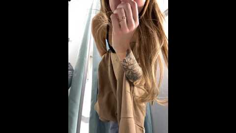 Media: kirlove1 Bongacams 2023-11-18 13:00:00
