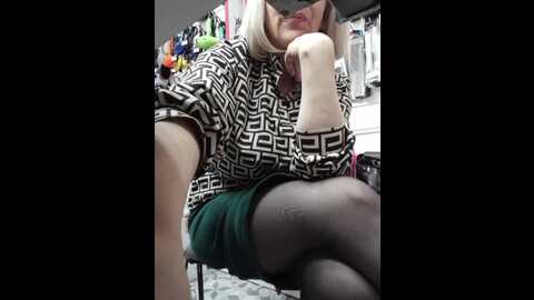 Media: mery8poppins Bongacams 2023-11-18 08:38:00