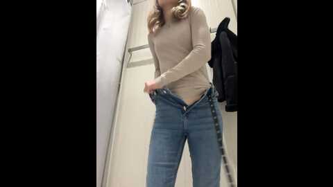 Media: _molly_mae_ Bongacams 2023-11-19 10:19:00