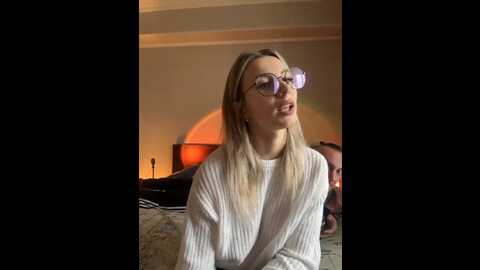 Media: vik1one1 Bongacams 2023-11-20 05:32:00