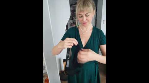 Media: terrirose Bongacams 2023-12-13 09:50:00