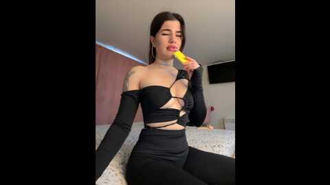 Media: _maybebaby_ Bongacams 2023-12-19 11:28:00