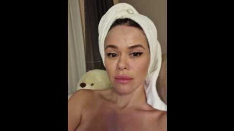 Media: vikki100500 Bongacams 2023-12-24 14:09:00