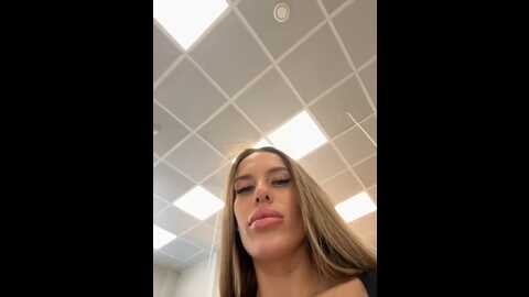 Media: blondinochkaa Bongacams 2023-12-27 10:45:00