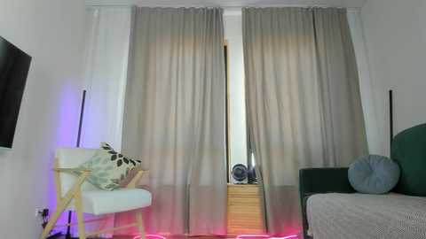 Media: dolly_ll Bongacams 2024-09-22 09:17:00