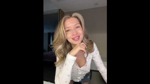 Media: sweetpeach77 Bongacams 2024-09-24 10:30:00