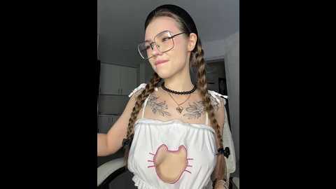 Media: emmagoodgirl Bongacams 2024-10-01 19:03:00