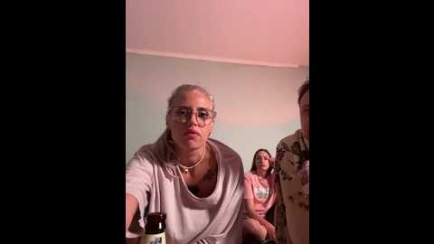 Media: lateloverrr Bongacams 2024-10-14 01:49:00