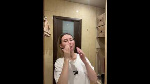 Media: alisa21_1 Bongacams 2024-10-15 22:39:00
