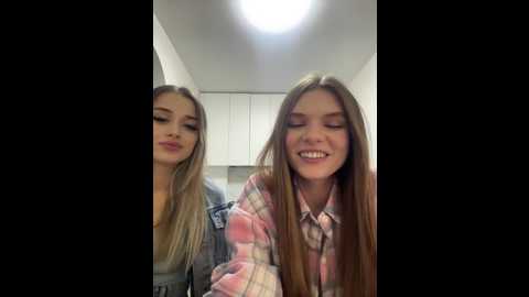 Media: emilyandmira Bongacams 2024-10-15 17:34:00