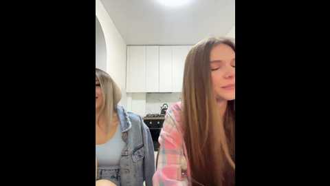 Media: emilyandmira Bongacams 2024-10-15 19:22:00