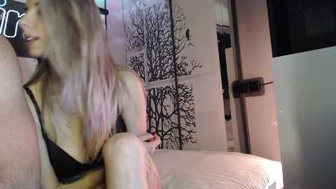 Media: vik1one1 Bongacams 2024-10-16 17:17:00