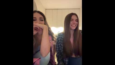 Media: emilyandmira Bongacams 2024-10-17 22:12:00