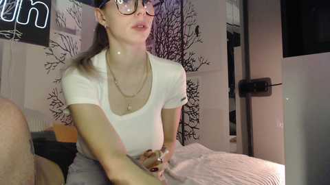 Media: vik1one1 Bongacams 2024-10-18 07:00:00