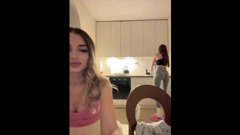 Media: emilyandmira Bongacams 2024-10-19 18:20:00