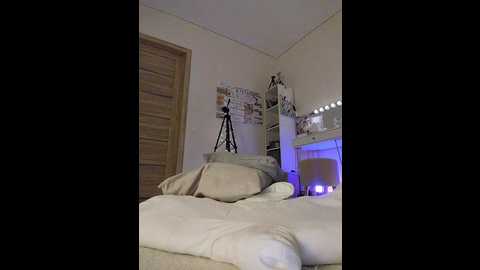 Media: emmacrystall Bongacams 2024-10-21 10:53:00