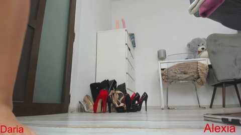 Media: bellaxdoll Bongacams 2024-10-25 12:21:00