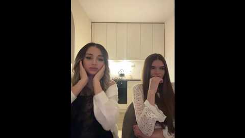 Media: emilyandmira Bongacams 2024-10-26 20:16:00