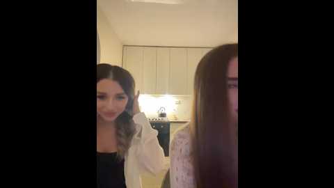 Media: emilyandmira Bongacams 2024-10-26 21:50:00