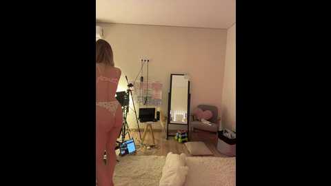 Media: emmacrystall Bongacams 2024-10-28 07:18:00