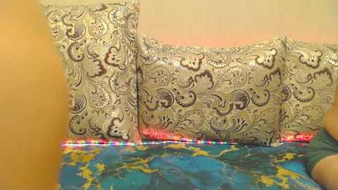 Media: catsy_love_ Bongacams 2024-11-02 04:34:00