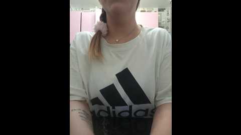 Media: niki233221 Bongacams 2024-11-08 05:37:00