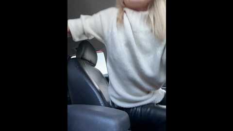 Media: _molly_ Bongacams 2024-11-19 08:27:00