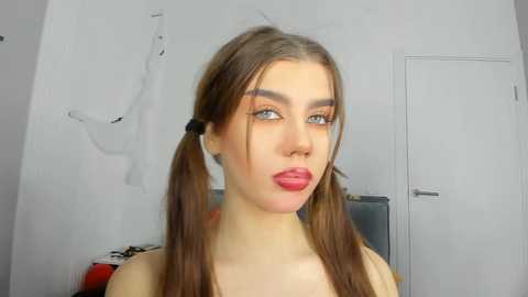 Media: dolly_ll Bongacams 2024-11-28 18:52:00