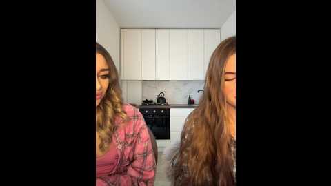 Media: emilyandmira Bongacams 2024-12-01 07:08:00