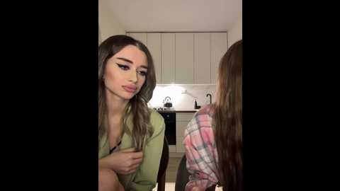 Media: emilyandmira Bongacams 2024-12-05 17:16:00