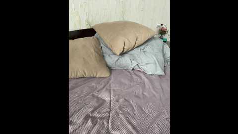 ylia2111_1 @ bongacams on 20250610