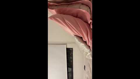 Media: sallyeleins Bongacams 2025-08-15 04:36:00