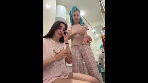 Media: serotoninnn1 Bongacams 2025-08-19 10:10:00