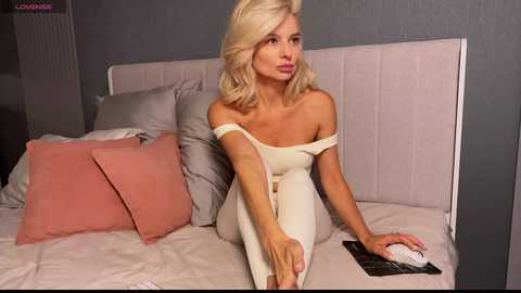 Media: _molly_ Bongacams 2025-09-02 04:09:00