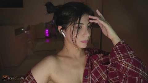 Media: _catt_ Bongacams 2025-10-17 18:30:00