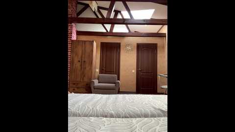 Media: 3hotandyoung3 Bongacams 2025-10-18 09:12:00