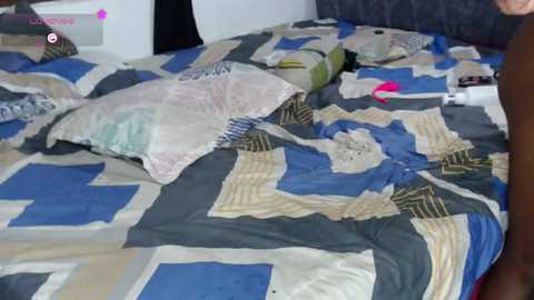 Media: sexyebonypov Bongacams 2025-10-21 05:42:00