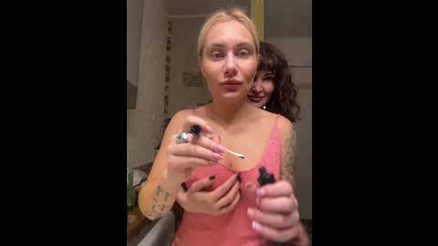 Media: tvoyasamka77 Bongacams 2025-10-30 09:34:00