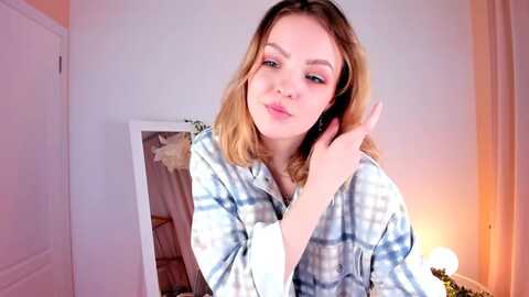 Media: alice_tucci Chaturbate 2023-08-27 18:38:00