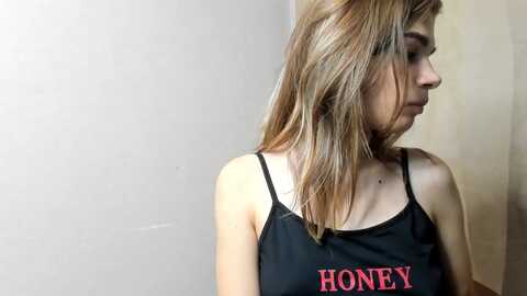 gloria_mooree @ chaturbate on 20230828