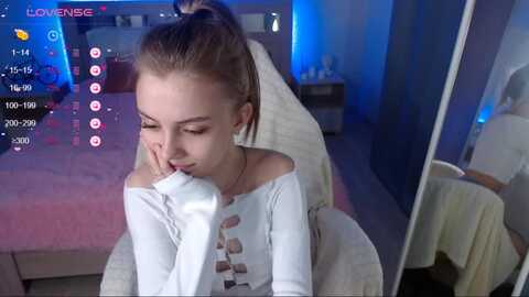 Media: lesyahayes Chaturbate 2023-08-29 17:38:00